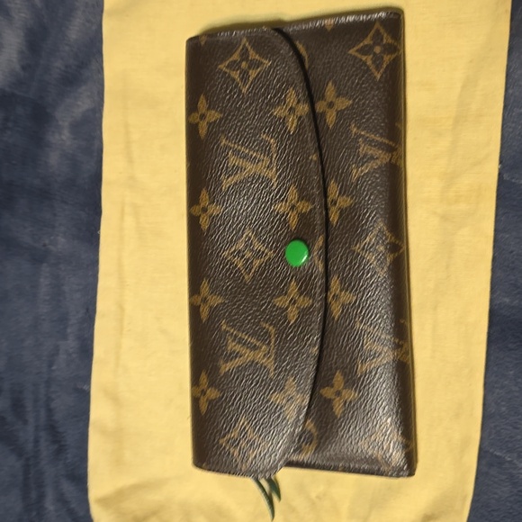 LOUIS VUITTON WALLET - Picture 2 of 6